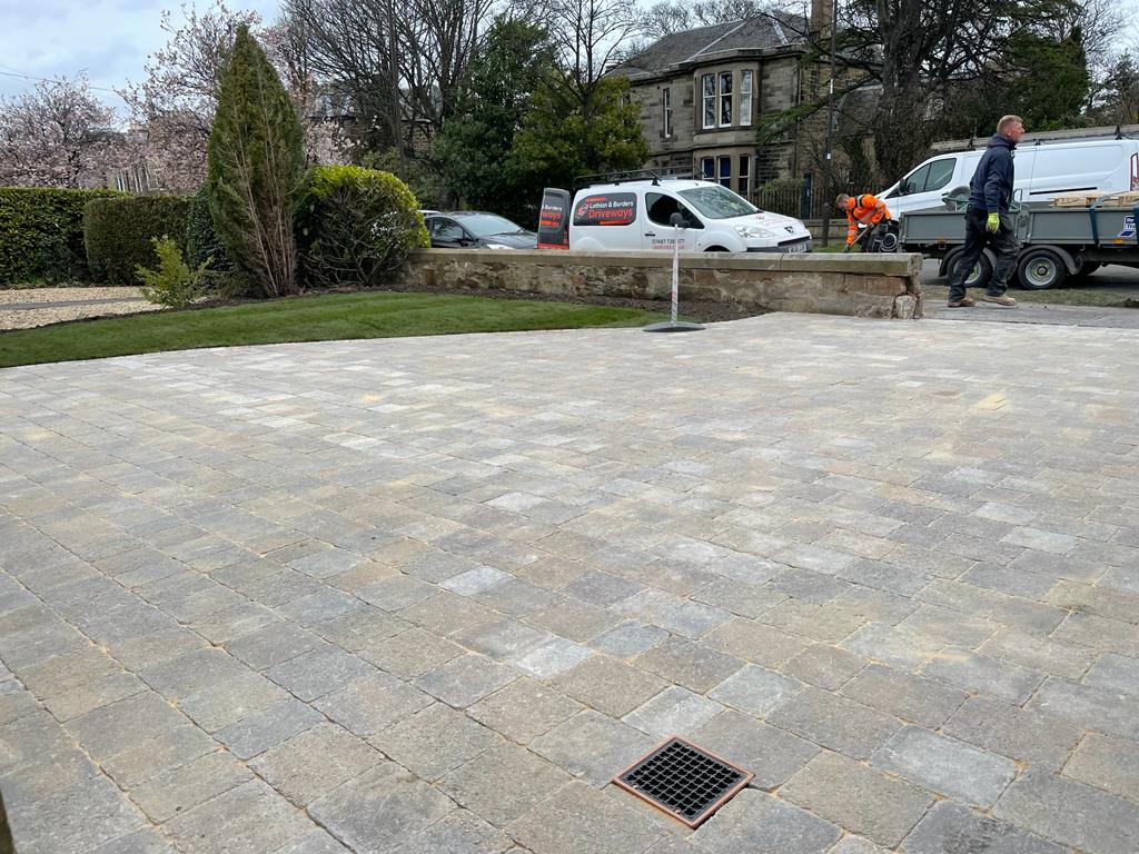 new monoblock driveway in duddingston, edinburgh, lothians