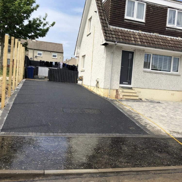 tarmac driveway with edging
